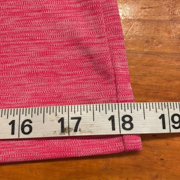 NWOT Medium Under Armour Heat Gear pink sleeveless v-neck tank top - Picture 13 of 13